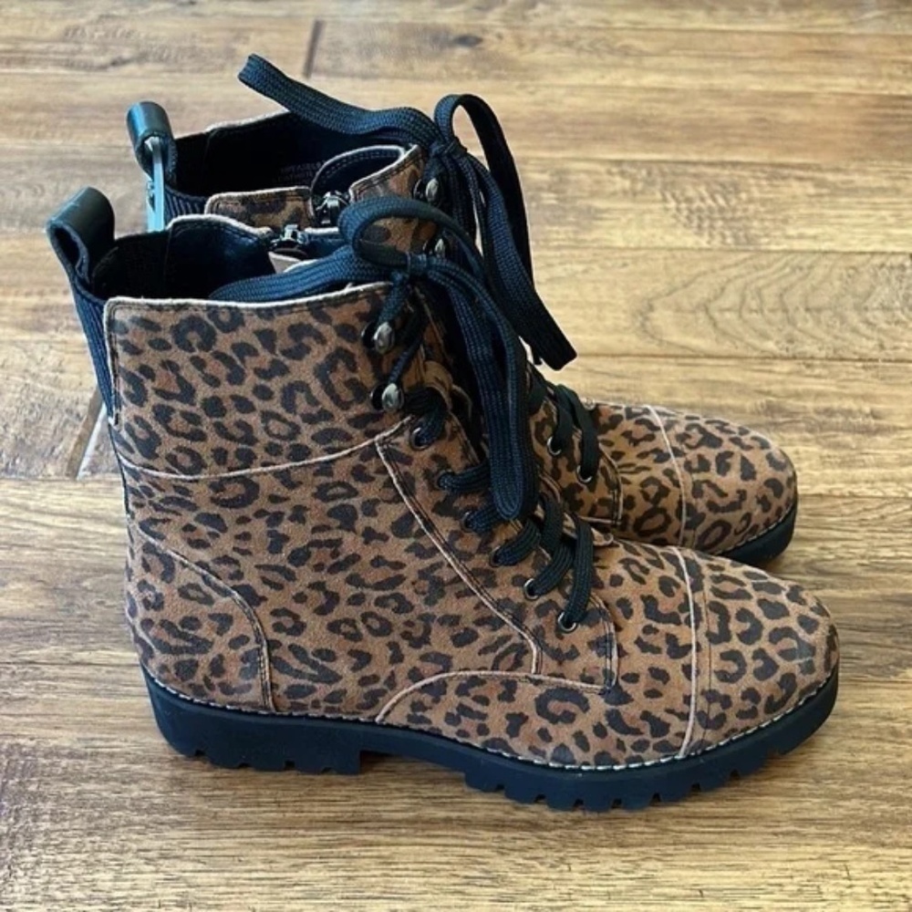 Donald Pliner Ease Lace Up Boot Leopard Print Suede Size 7 New NWOB